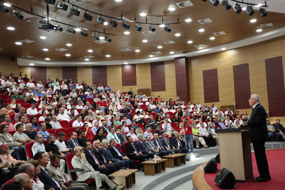 Kastamonu Üniversitesi’nde YÖKAK Başkanı Prof. Dr. Kocabıçak Akreditasyon Süreçlerini Anlattı