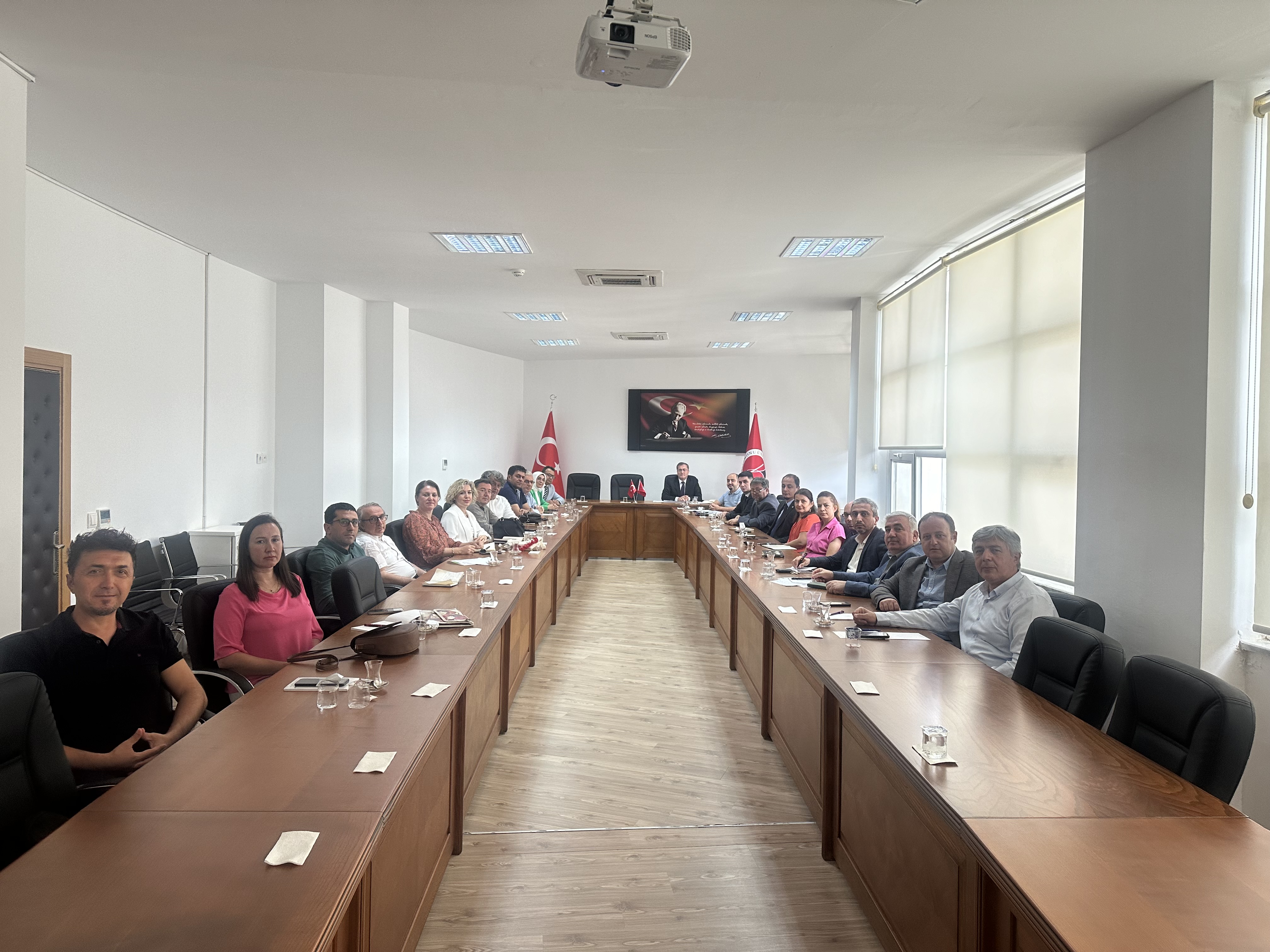 Uygulama ve Araştırma Merkezlerimiz ile Kurumsal Akreditasyon Süreci Hakkında Toplantı Gerçekleştirildi.